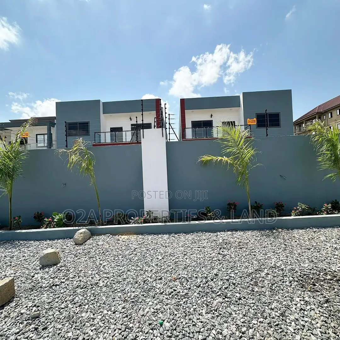 4bdrm House in Lakeside Estate, Overhead for sale in Overhead
