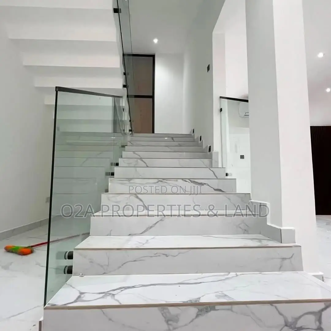 4bdrm House in Ashaley Botwe, Lake Side Estate for sale in Lake Side Estate