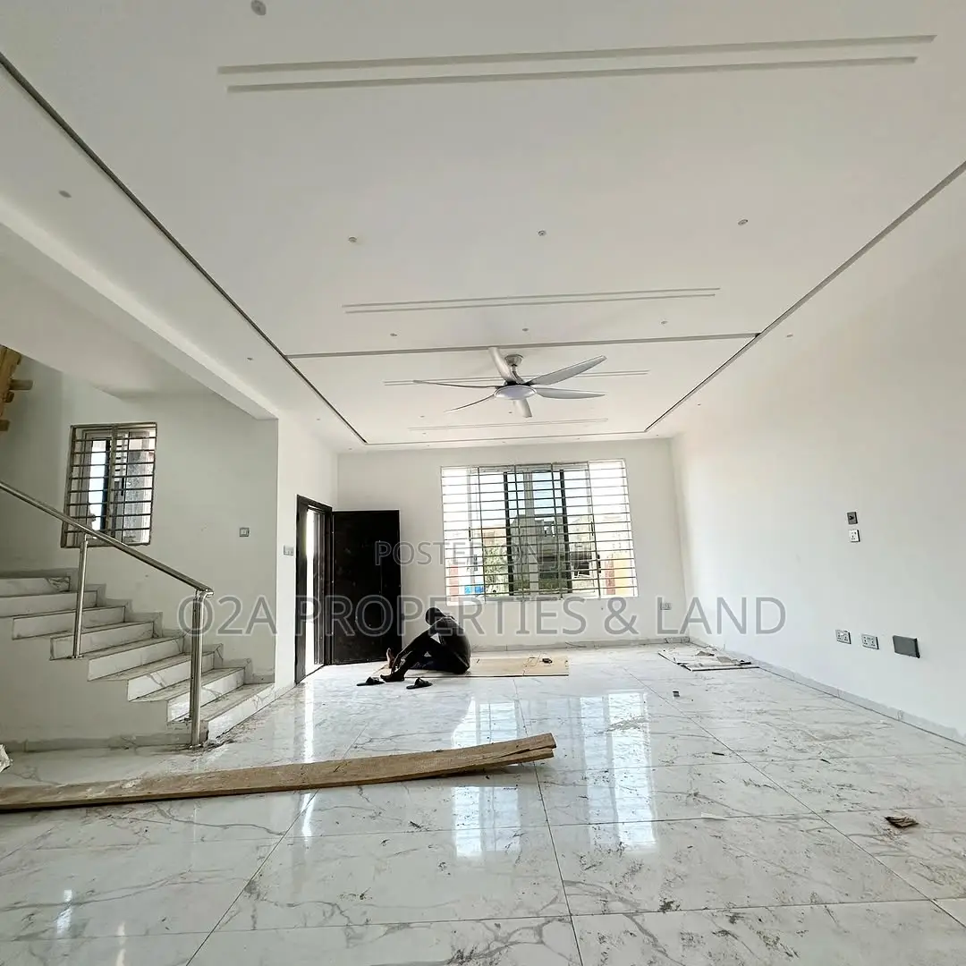 5bdrm House in Lakeside Estate for sale in Lake Side Estate