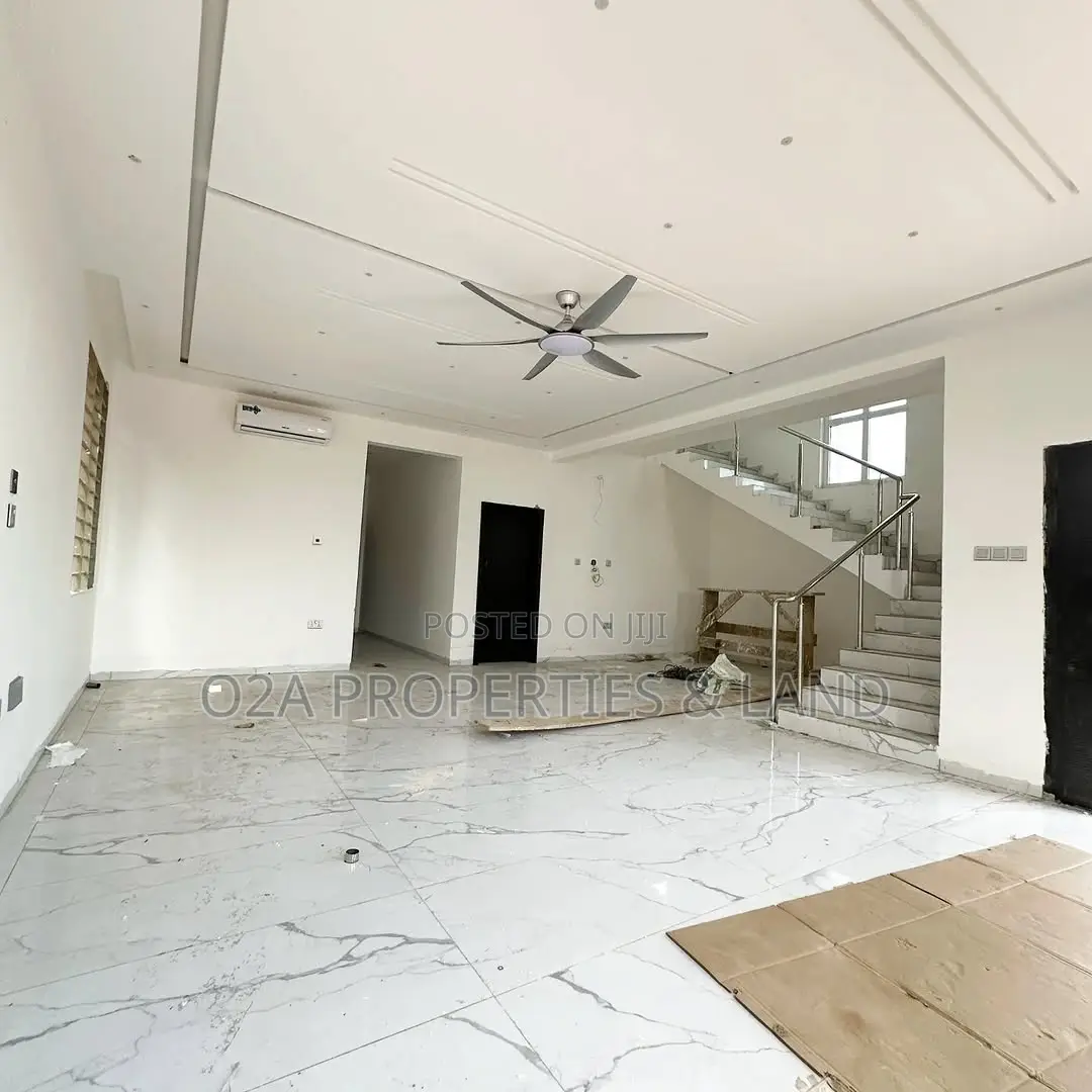 5bdrm House in Lakeside Estate for sale in Lake Side Estate