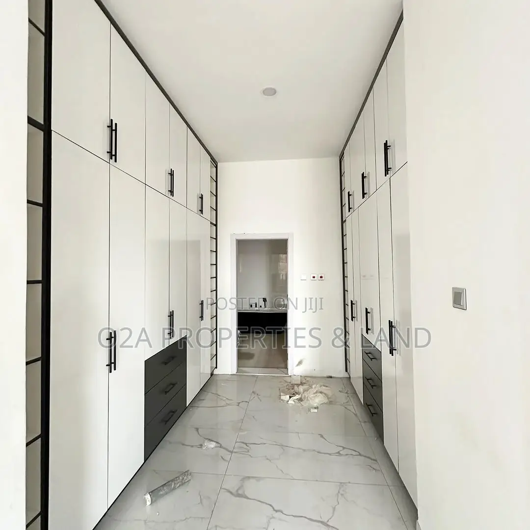 5bdrm House in Lakeside Estate for sale in Lake Side Estate