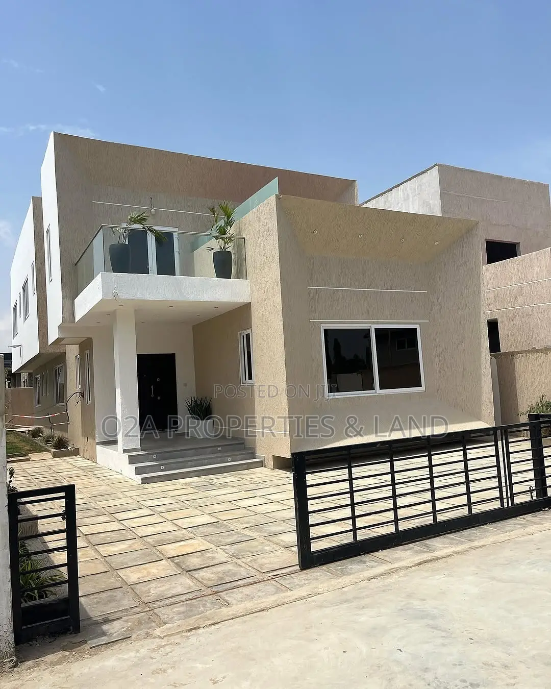 4bdrm House in East Airport for sale in Airport Residential Area