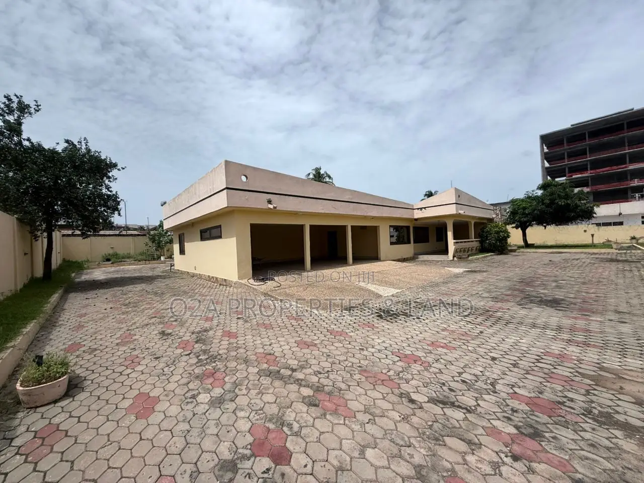 15bdrm House in Airport Residential for rent in Airport Residential Area