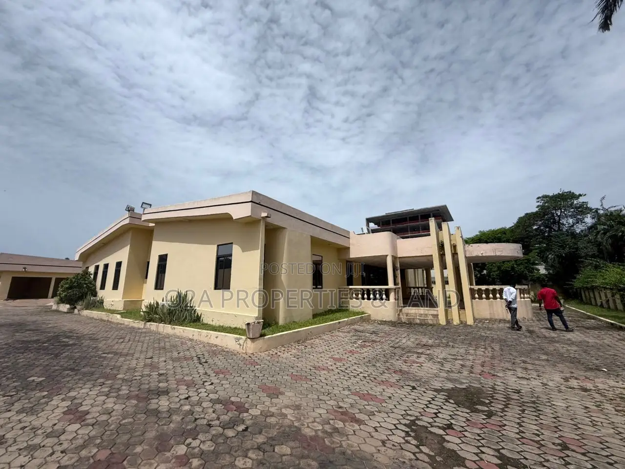 15bdrm House in Airport Residential for rent in Airport Residential Area