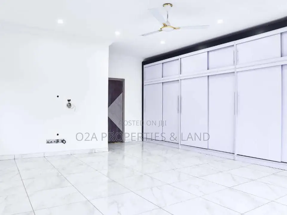 4bdrm House in Adenta, New Legon for sale in New Legon