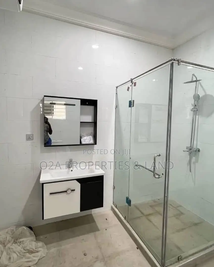 2bdrm Apartment in Dzorwulu, Accra for sale in Dzorwulu