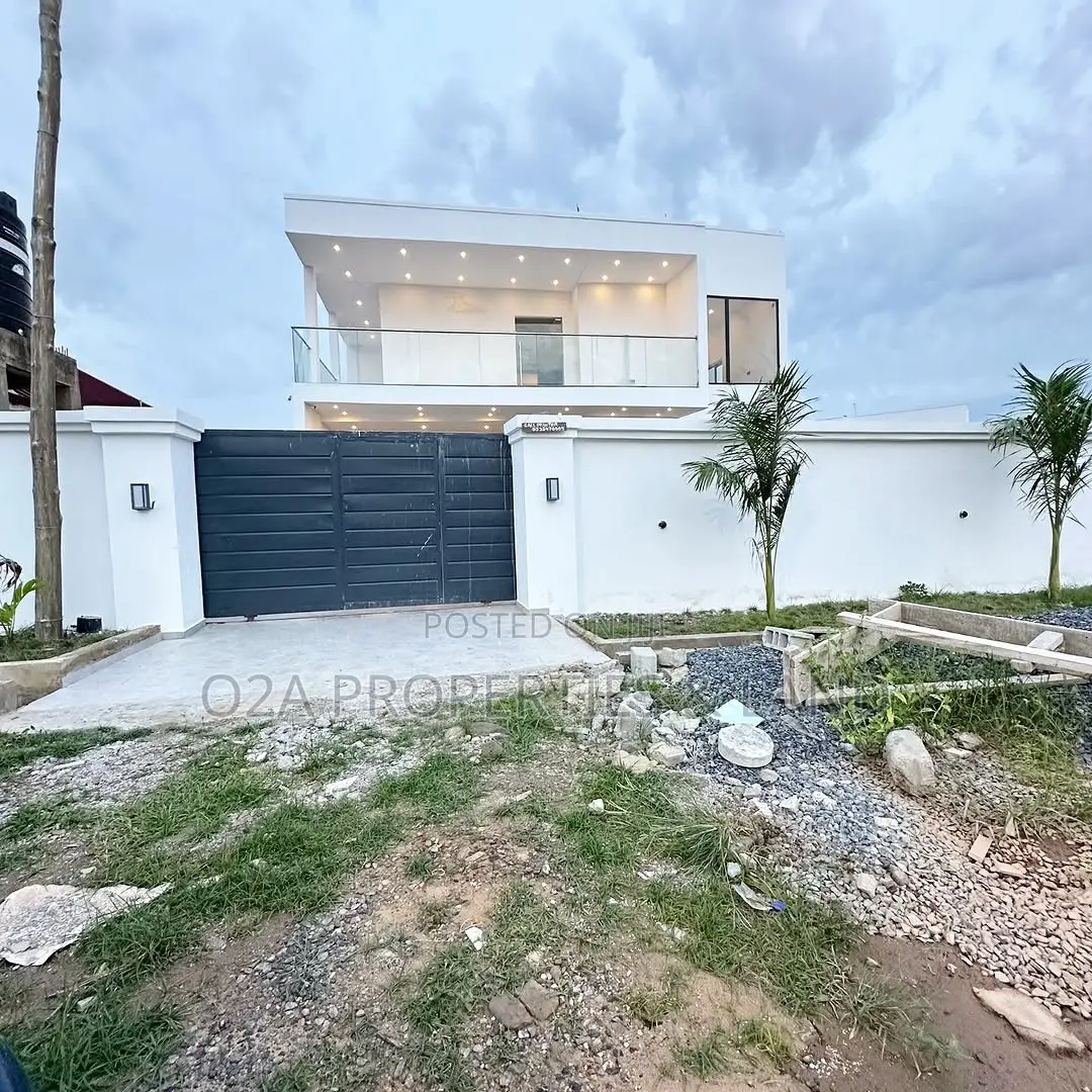 4bdrm House in Lakeside Estate for sale in Lake Side Estate