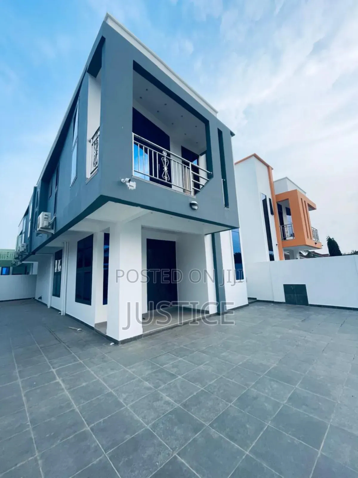 3bdrm Duplex in Adjiringanor, Adjiriganor for sale in Adjiriganor