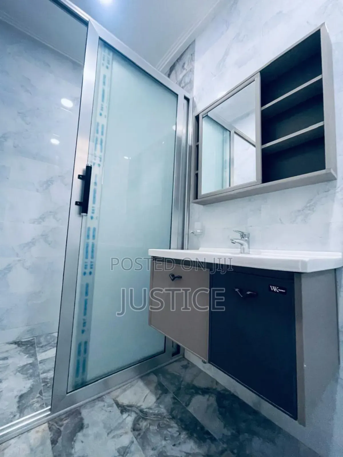 3bdrm Duplex in Adjiringanor, Adjiriganor for sale in Adjiriganor