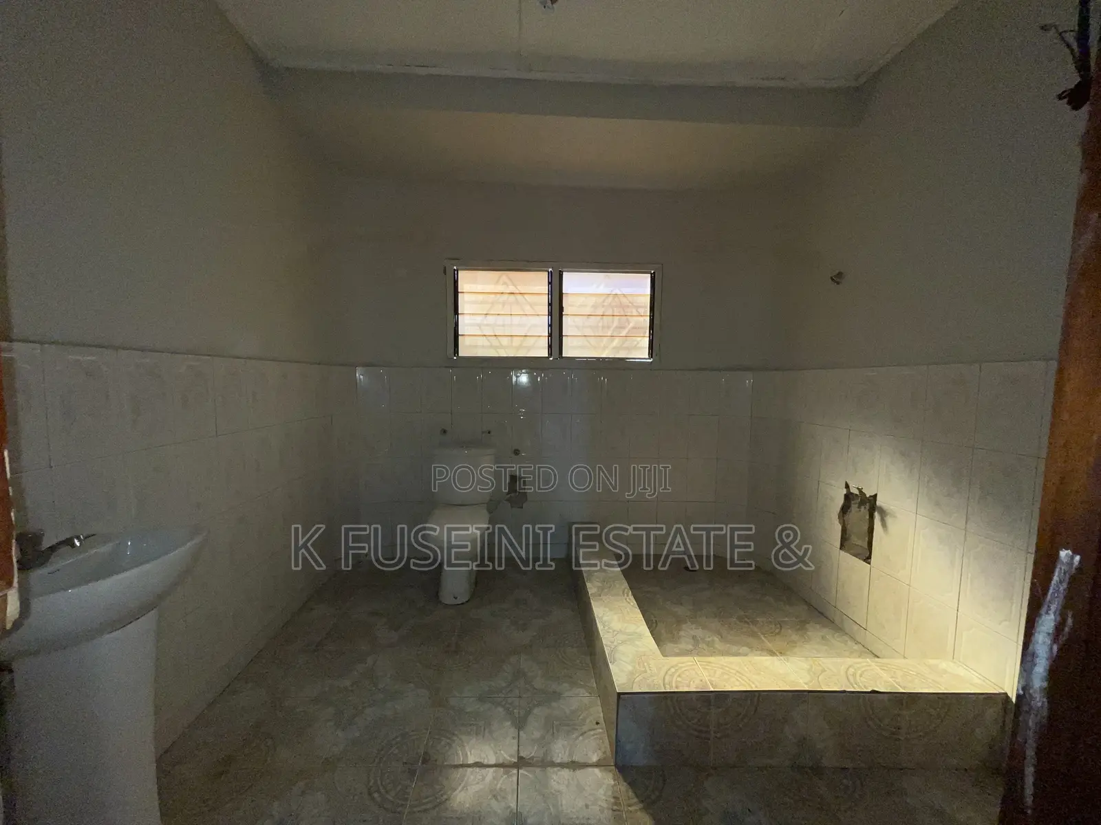 8bdrm House in K Fuseini Estate, Kumasi Metropolitan for sale in Kumasi Metropolitan