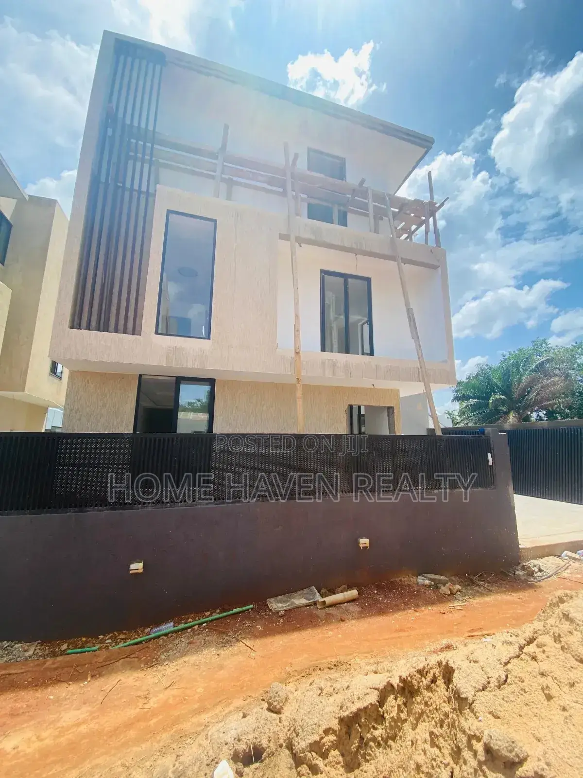 4bdrm Townhouse/Terrace in Abelemkpe for sale in Abelemkpe