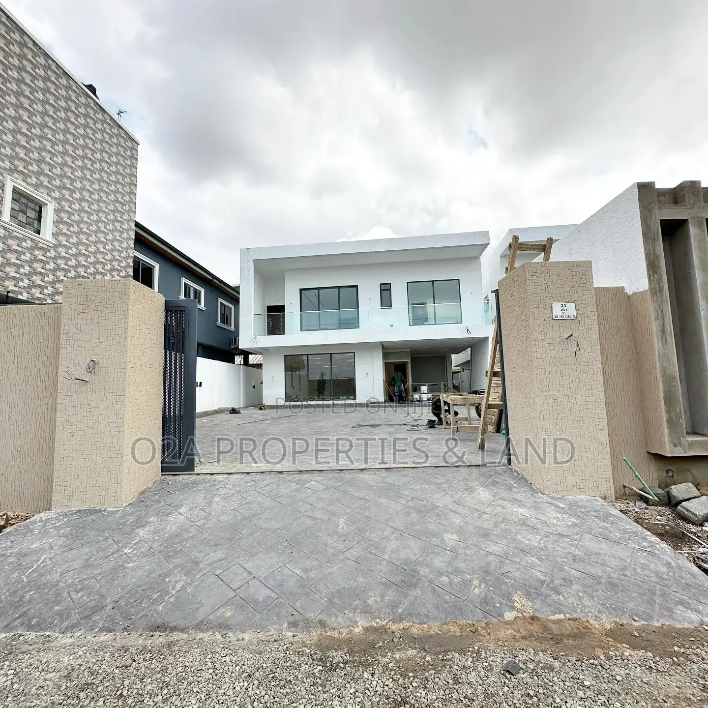 4bdrm House in Ashaley Botwe, Lake Side Estate for sale in Lake Side Estate