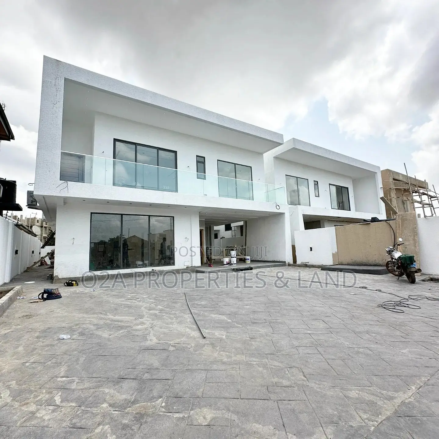 4bdrm House in Ashaley Botwe, Lake Side Estate for sale in Lake Side Estate