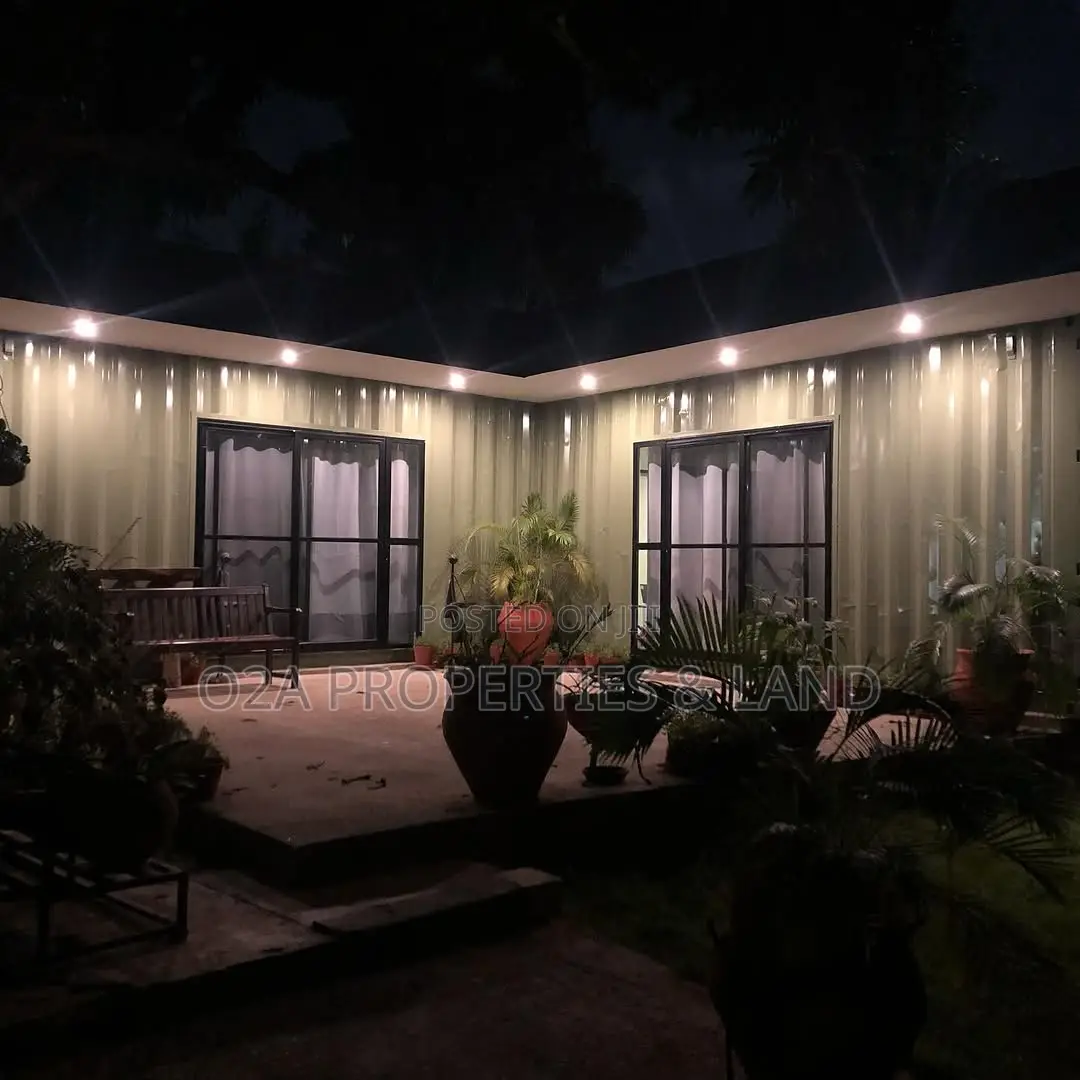 9bdrm House in North Ridge for rent in North Ridge