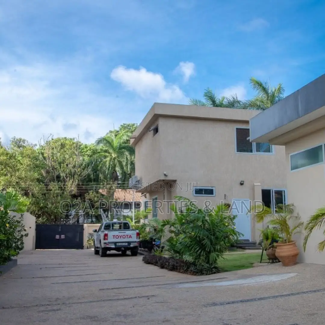 9bdrm House in North Ridge for rent in North Ridge