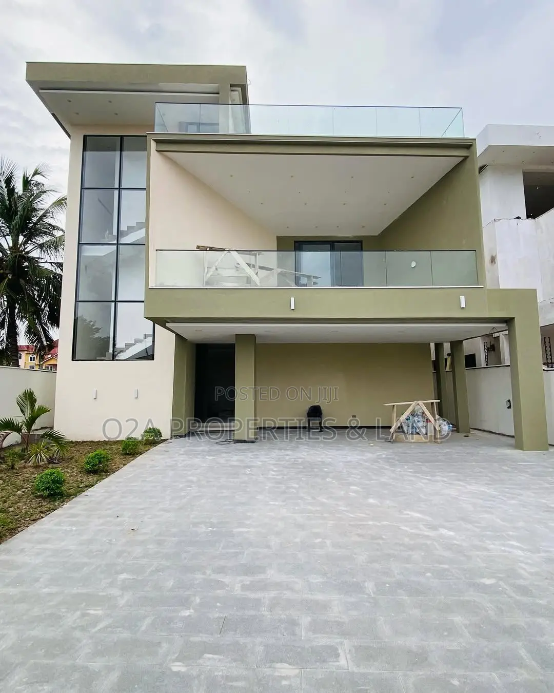 5bdrm House in East Legon, American House for sale in American House