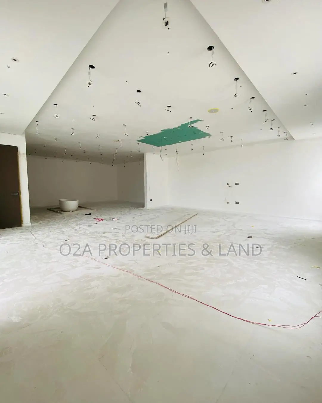 5bdrm House in East Legon, American House for sale in American House