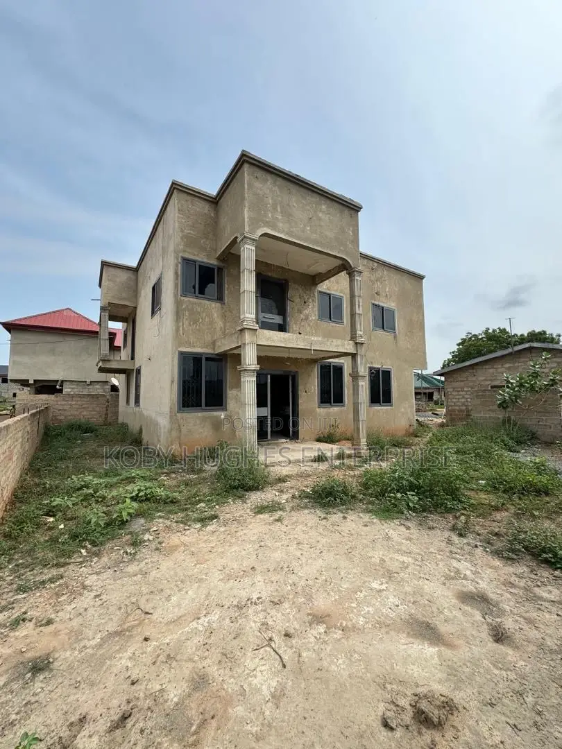 5bdrm House in Adenta for sale in Adenta