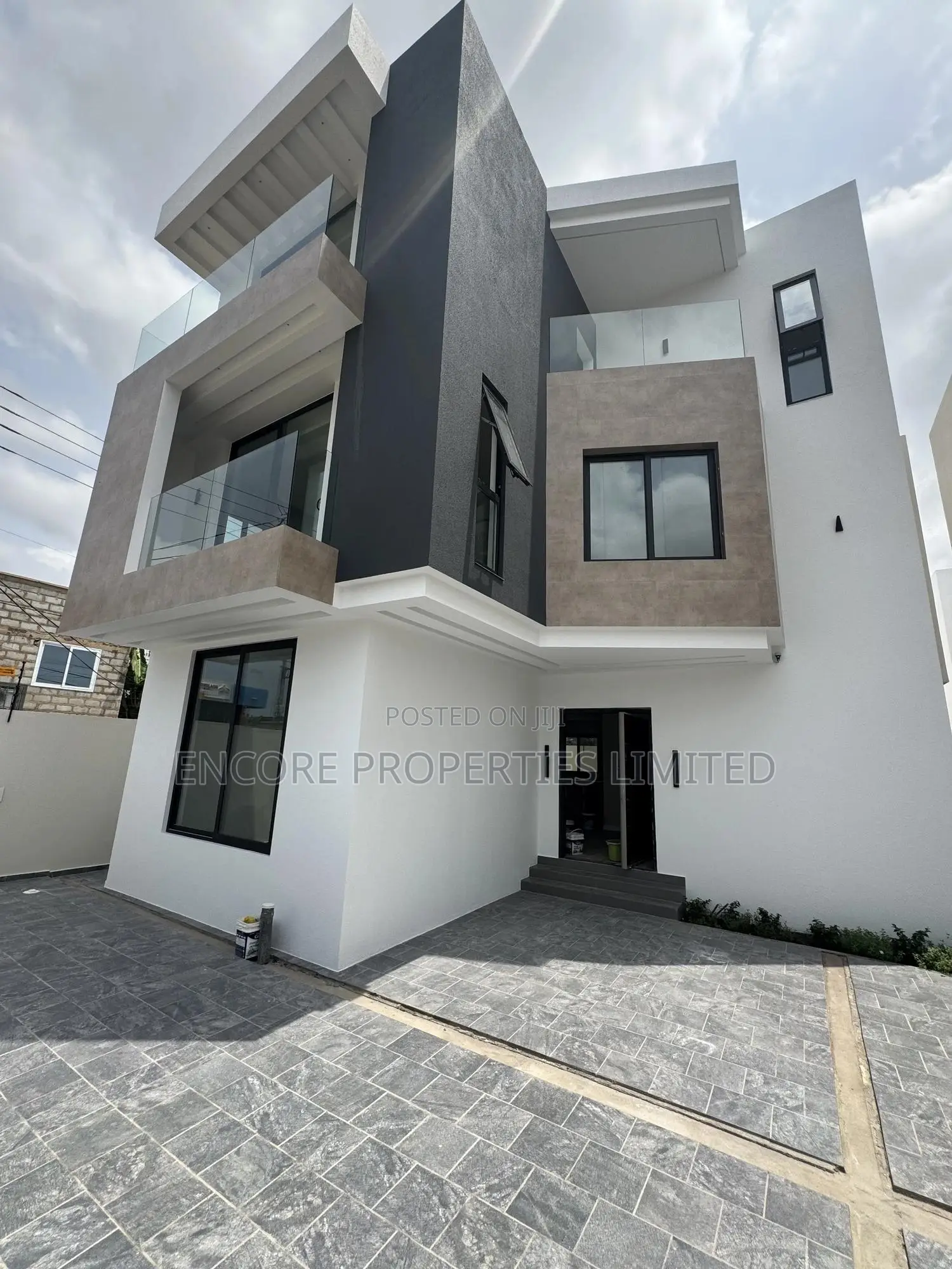 5bdrm House in Encore Properties, Dzorwulu for sale in Dzorwulu