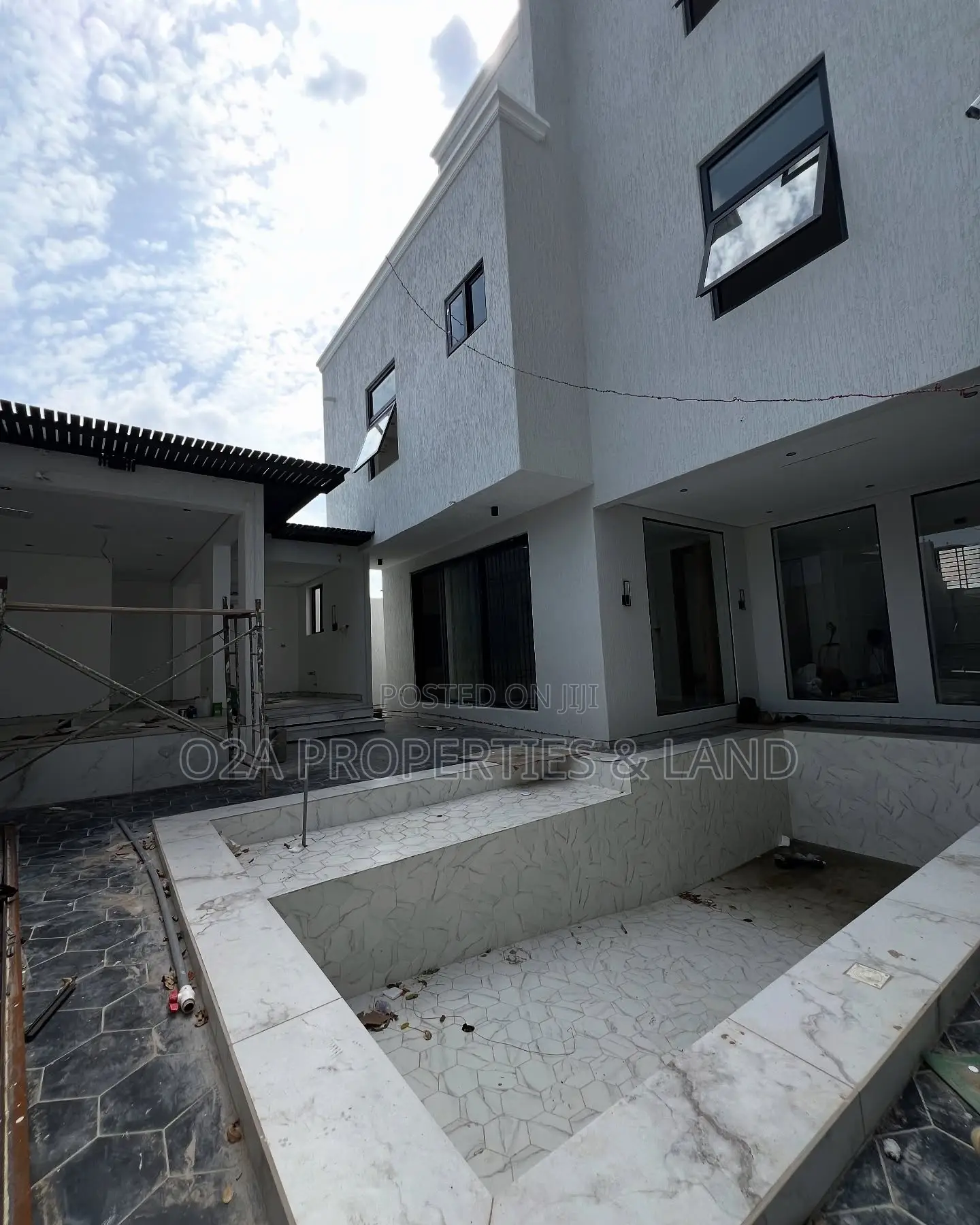 7bdrm House in East Legon, Bawaleshie for sale in Bawaleshie
