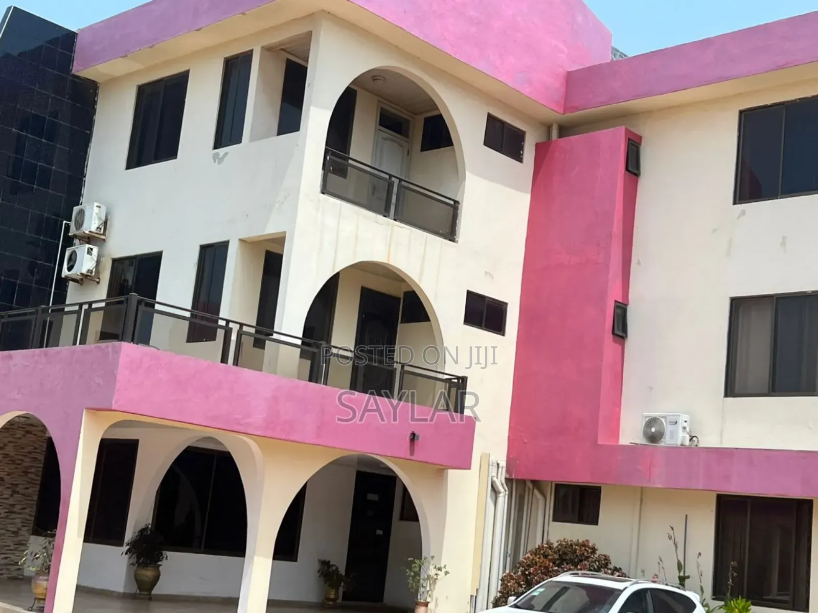 A Fairly Used Hotel on Hot Sale Tema Comm5 in Tema Metropolitan