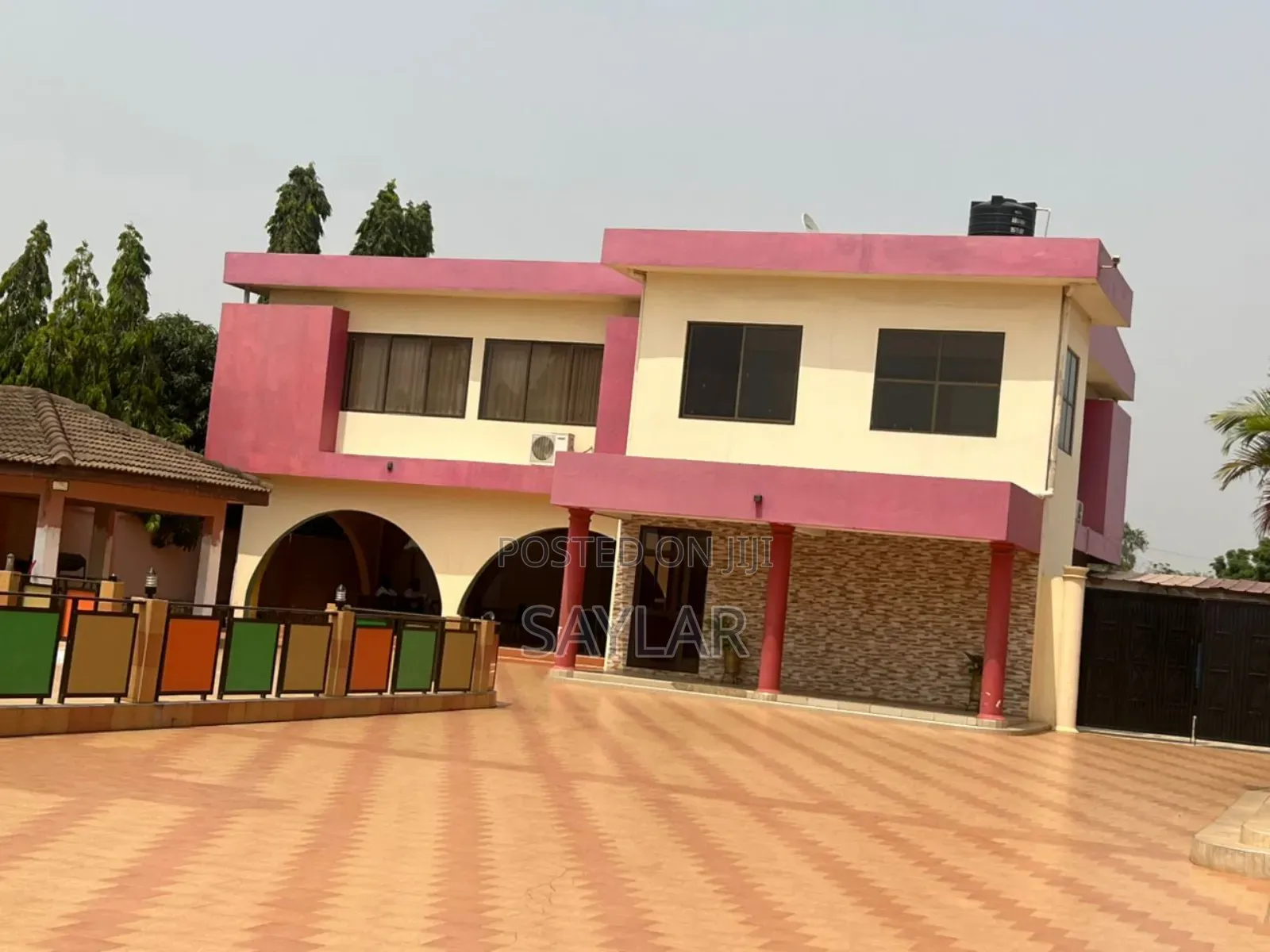 A Fairly Used Hotel on Hot Sale Tema Comm5 in Tema Metropolitan