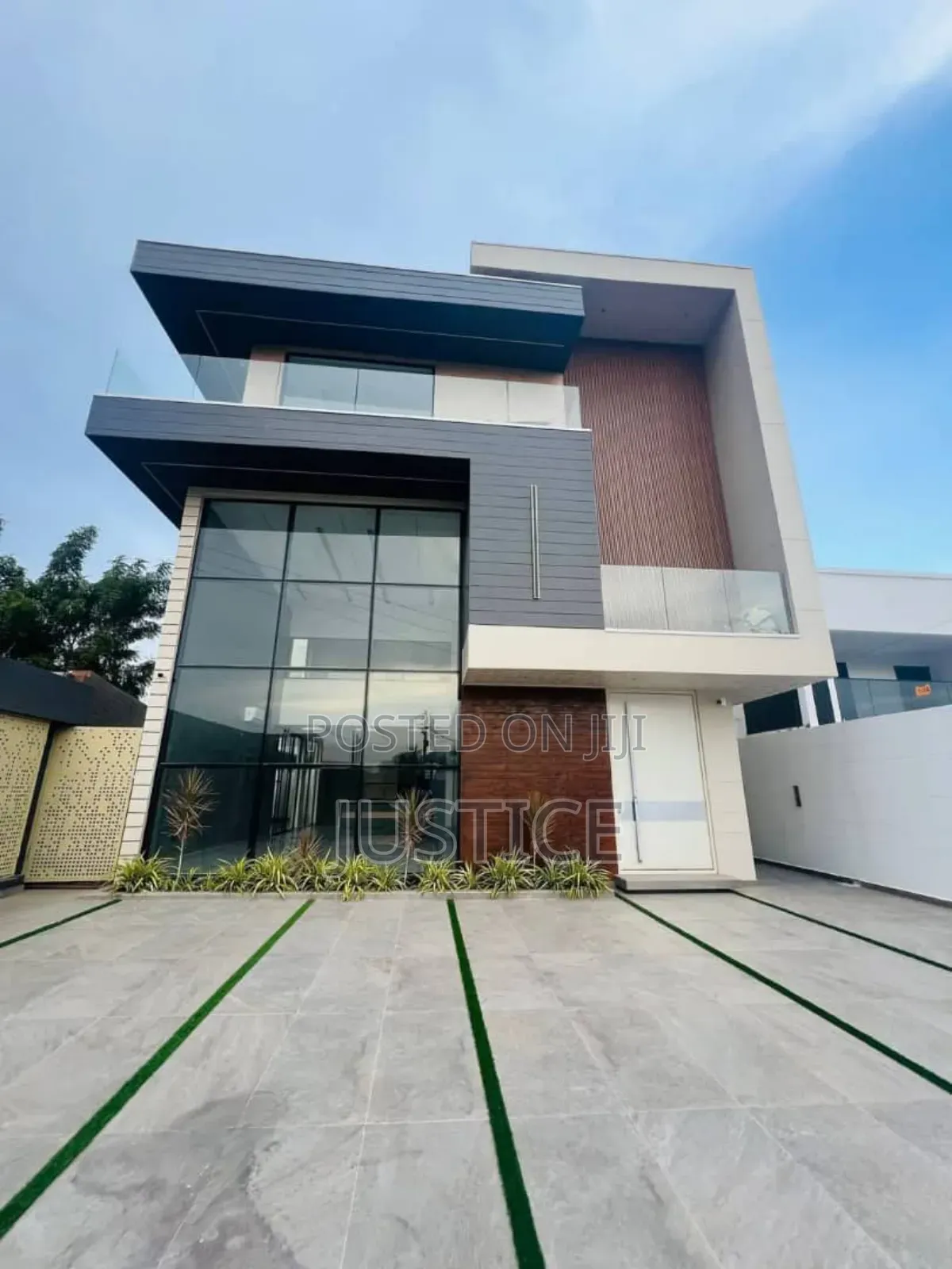 6bdrm House in East Airport for sale in Airport Residential Area