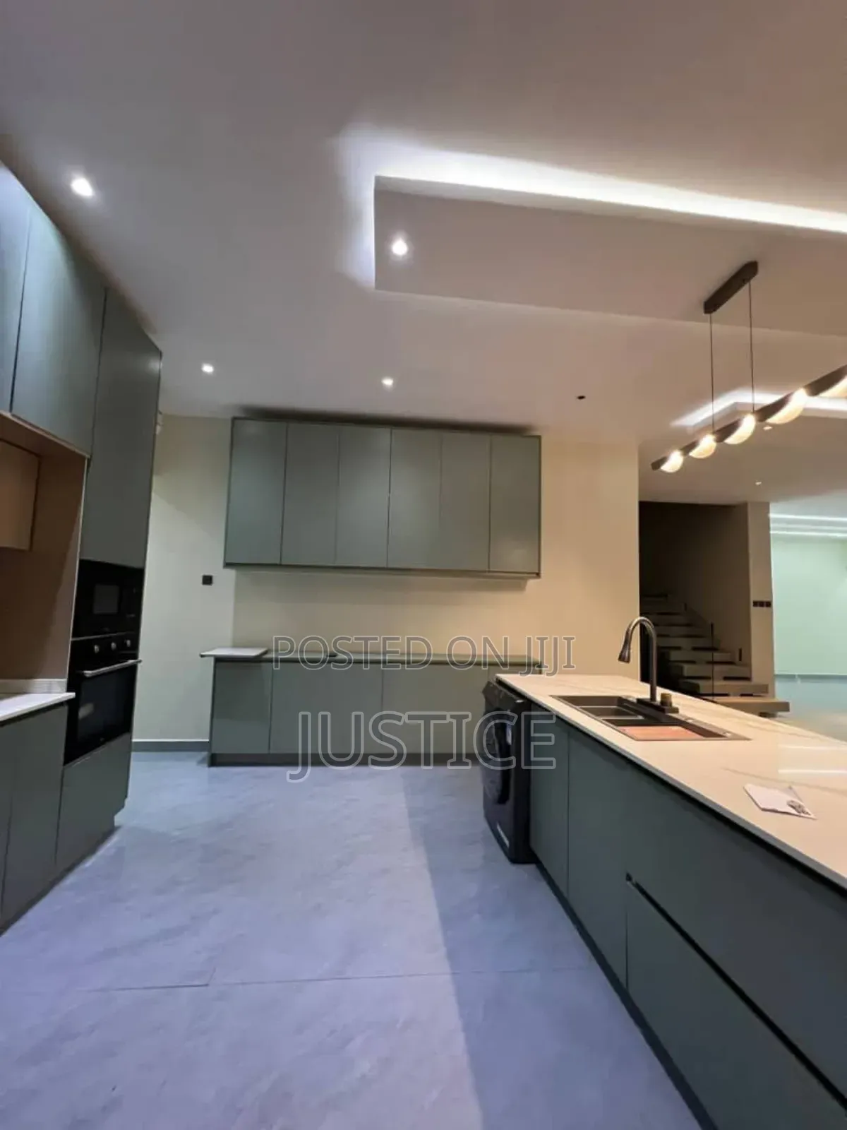 6bdrm House in East Airport for sale in Airport Residential Area