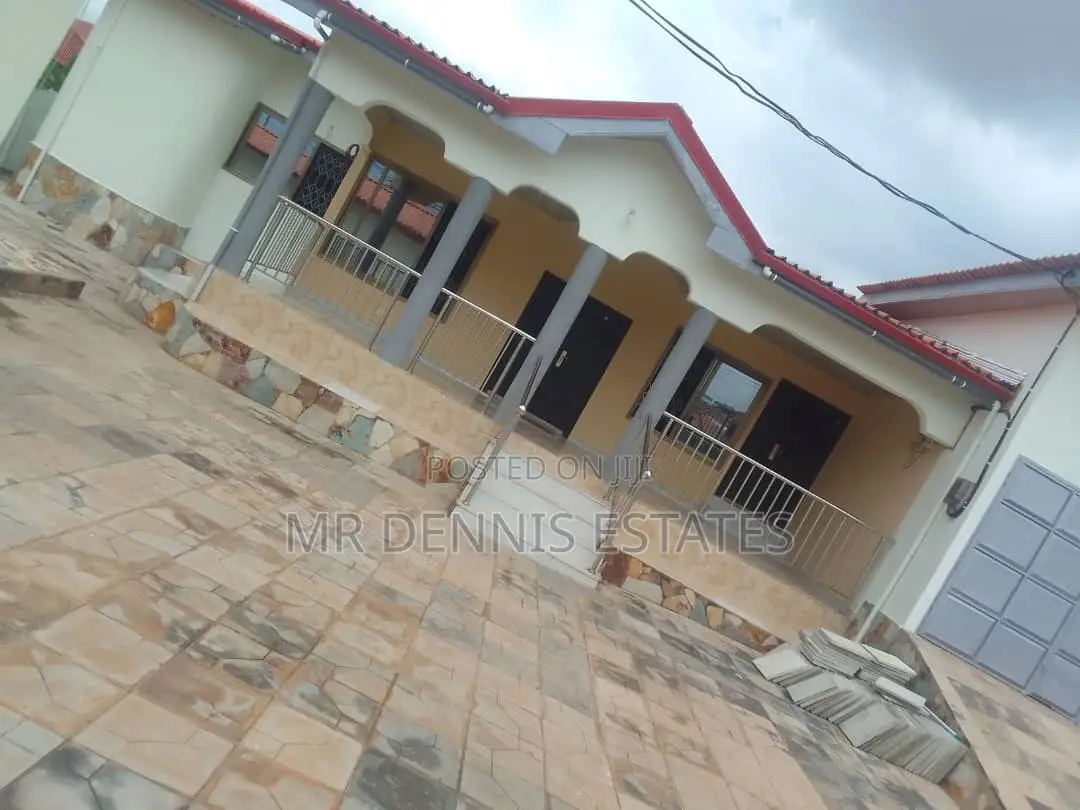 3bdrm House in Westhillls Mall for rent in West Hills Mall Area