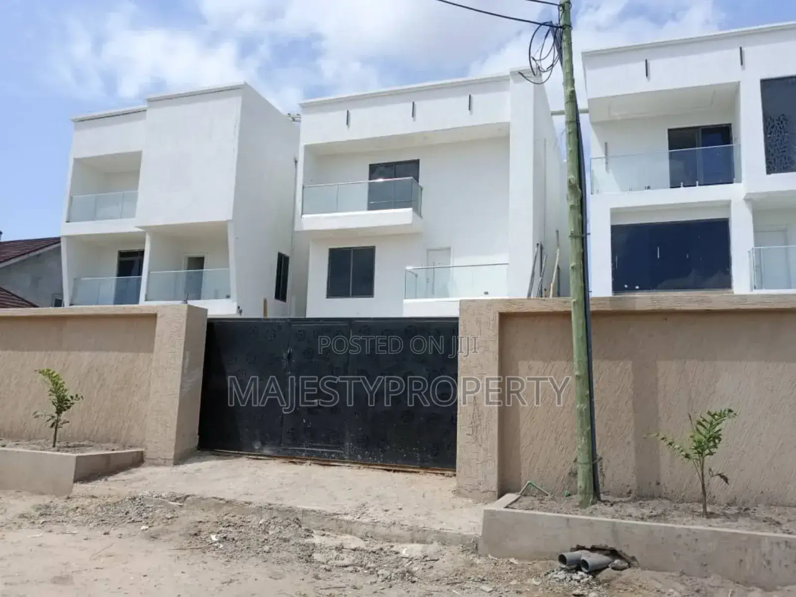 Newly Built 5bedrooms Self-Compound for Sale at Adiriganor in Adjiriganor