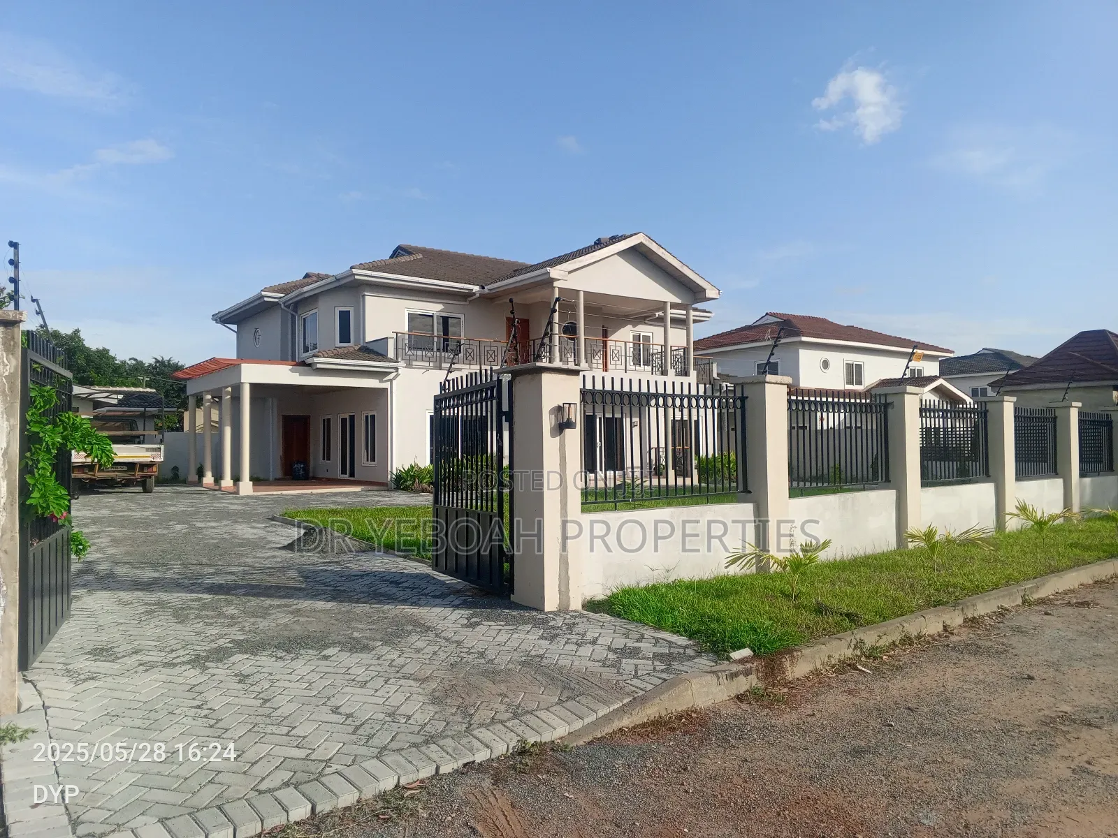5bdrm Maisonette in Spintex:- 5 Bedrooms for rent in Spintex