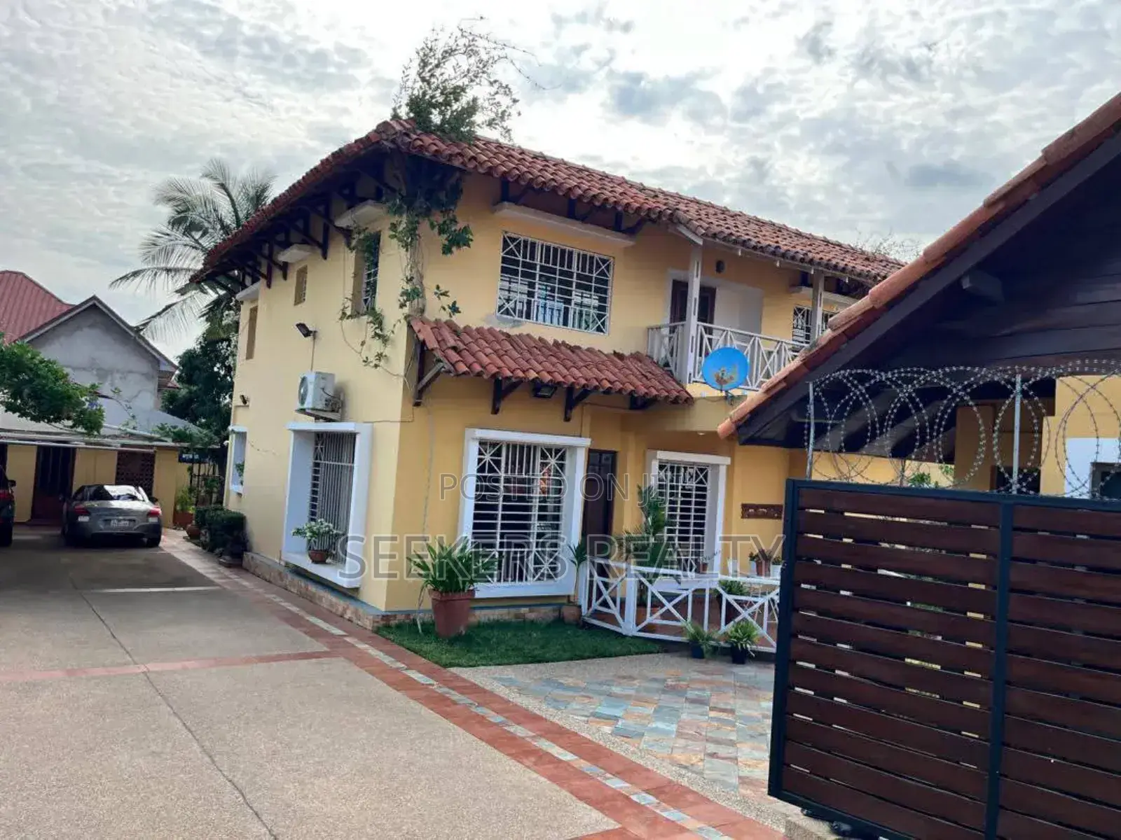 10bdrm Mansion in Seekers Realty, Labone for sale in Labone