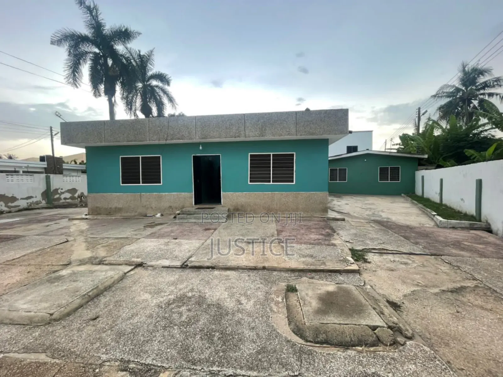 4bdrm House in Cfc Estate Dome for sale in CFC Estates