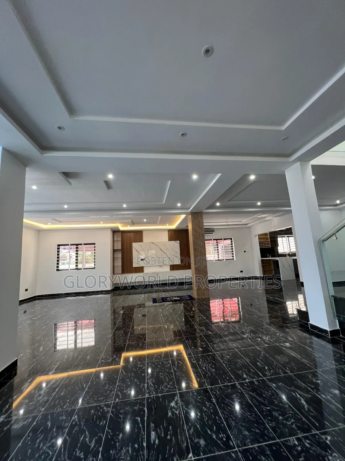 5bdrm Mansion in East Legon for sale in East Legon