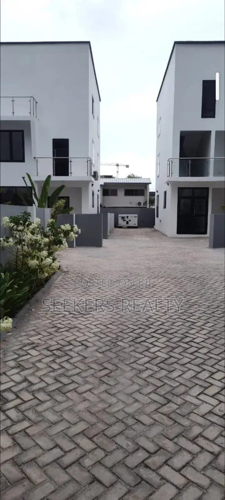 4bdrm Townhouse / Terrace in Seekers Realty, Cantonments for rent in Cantonments