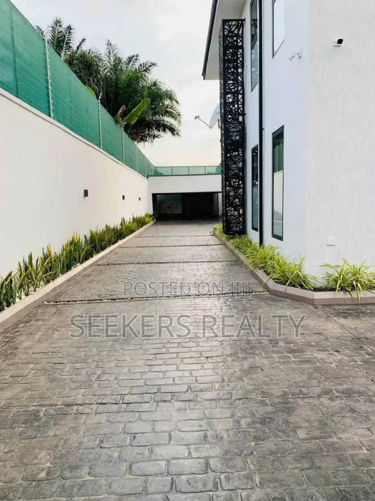 4bdrm House in Seekers Realty, Labone for rent in Labone