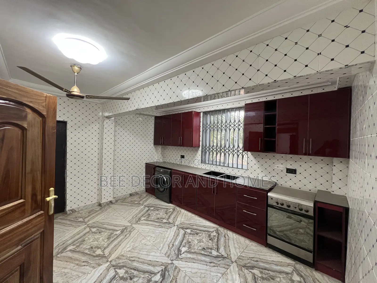 6bdrm House in Bee Decor & Homes, Old Ashomang for rent in Old Ashomang