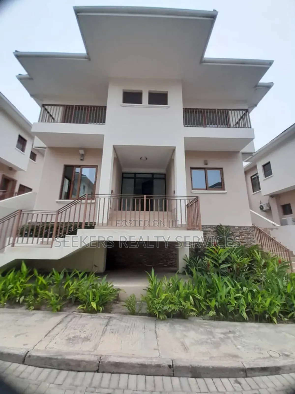 5bdrm Townhouse / Terrace in Seekers Realty, Cantonments for rent in Cantonments