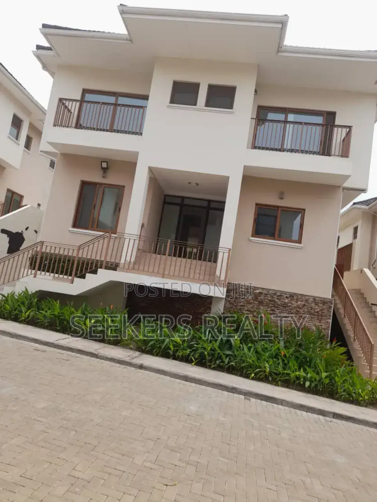 5bdrm Townhouse / Terrace in Seekers Realty, Cantonments for rent in Cantonments