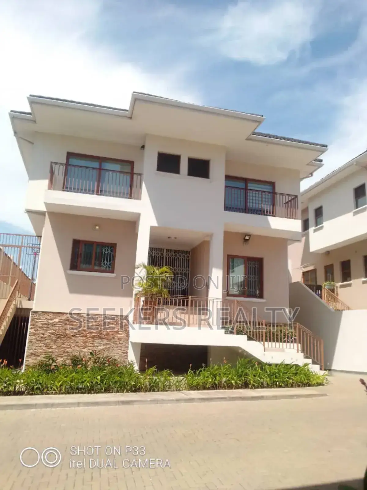 5bdrm Townhouse / Terrace in Seekers Realty, Cantonments for rent in Cantonments