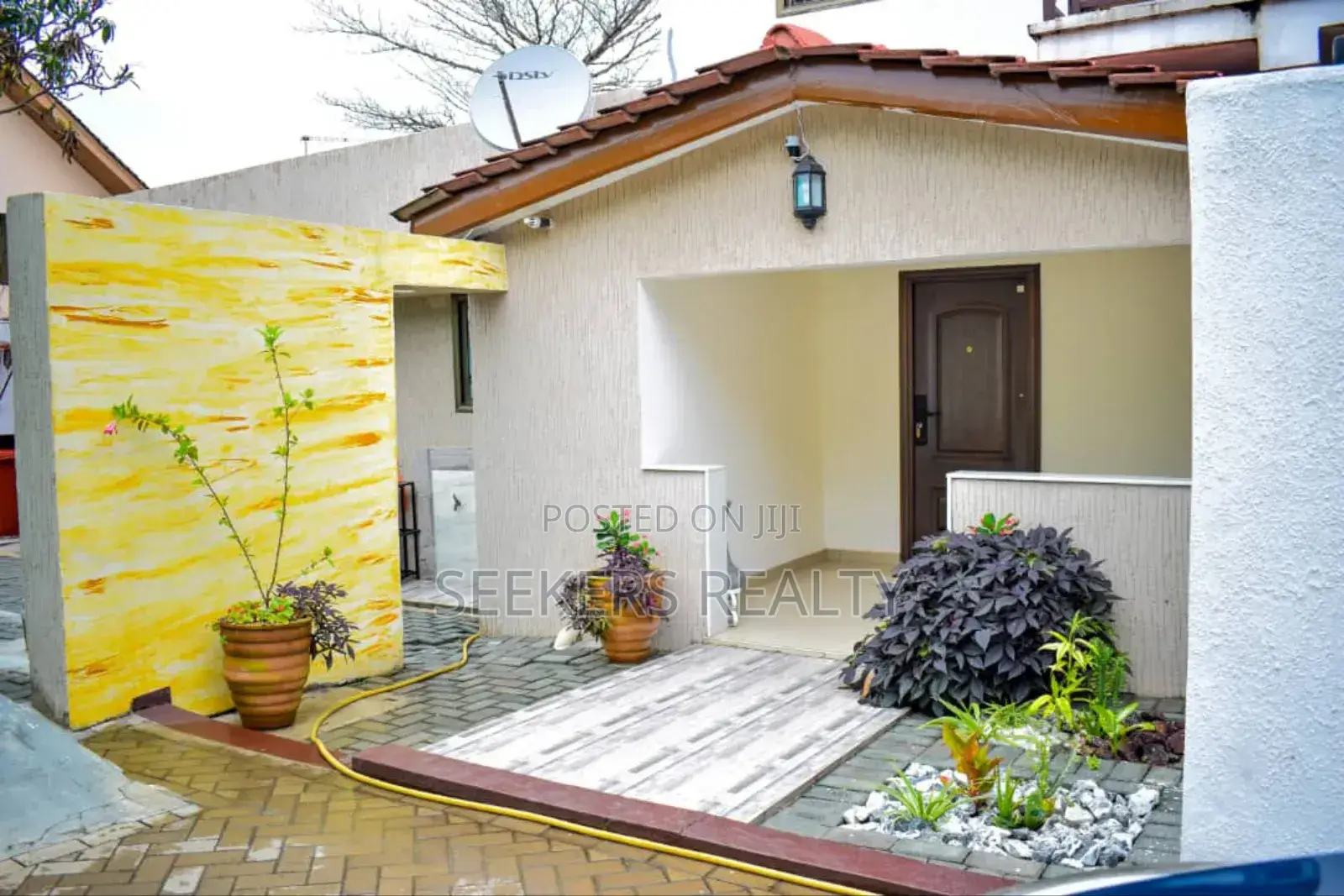 Furnished 2bdrm House in Seekers Realty, Labone for rent in Labone