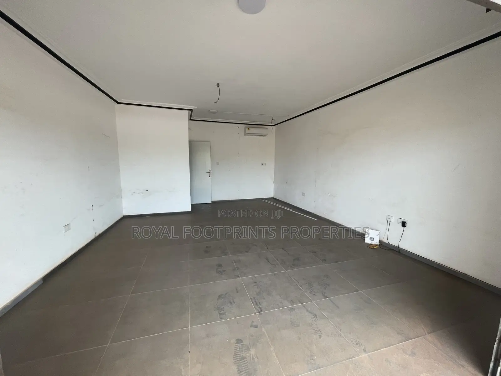 A Spacious Shop/Office Space in Adjiriganor