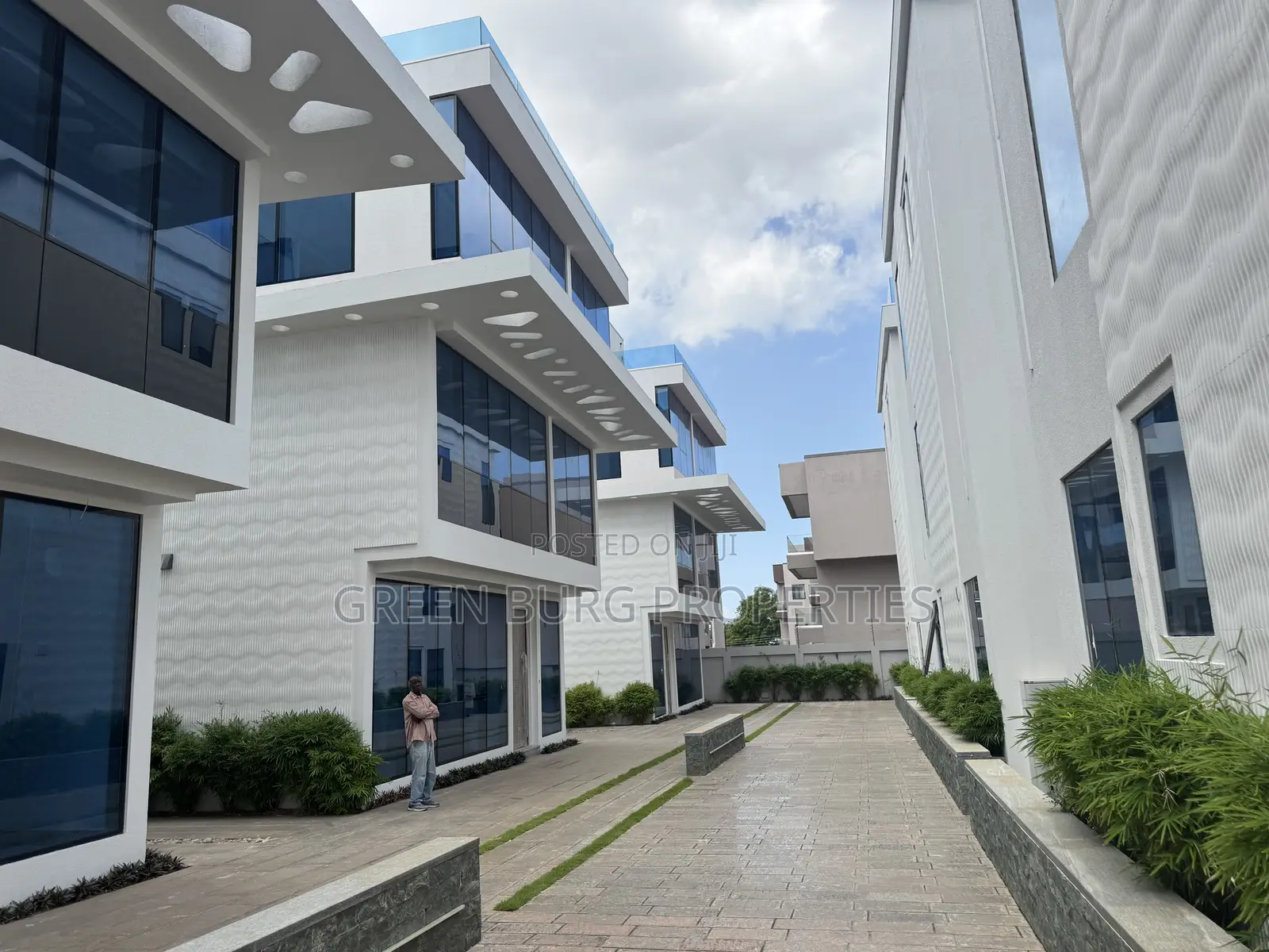 5bdrm House in Green, Cantonments for rent in Cantonments