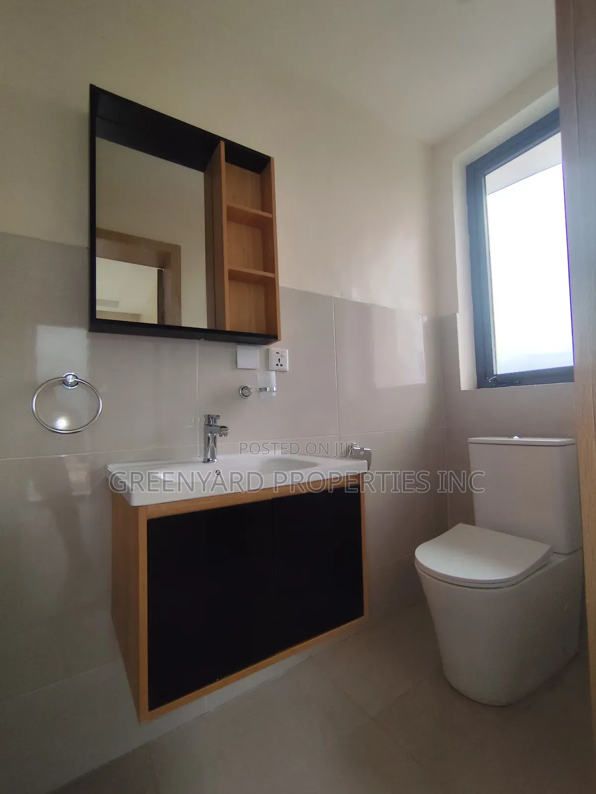 2bdrm Apartment in Ars, East Legon for rent in East Legon