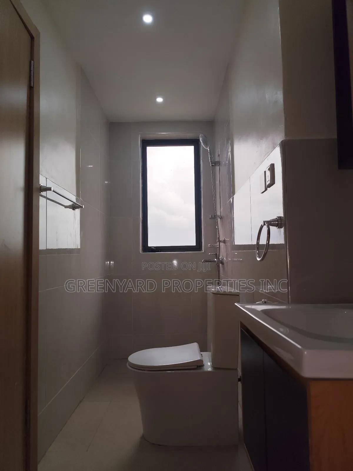 2bdrm Apartment in Ars, East Legon for rent in East Legon
