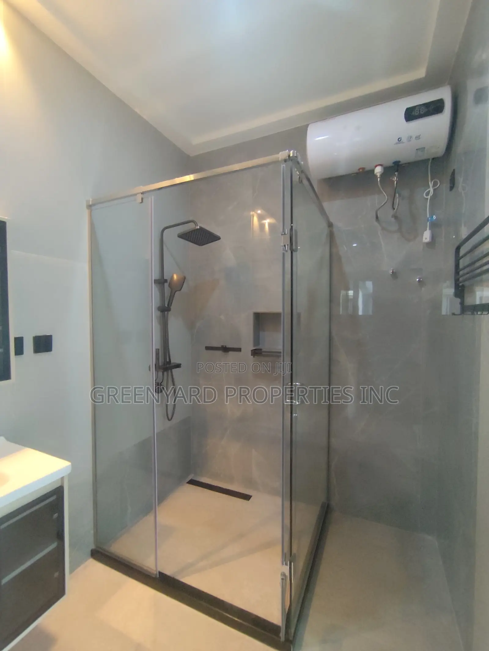 5bdrm House in Ogbojo, East Legon for sale in East Legon