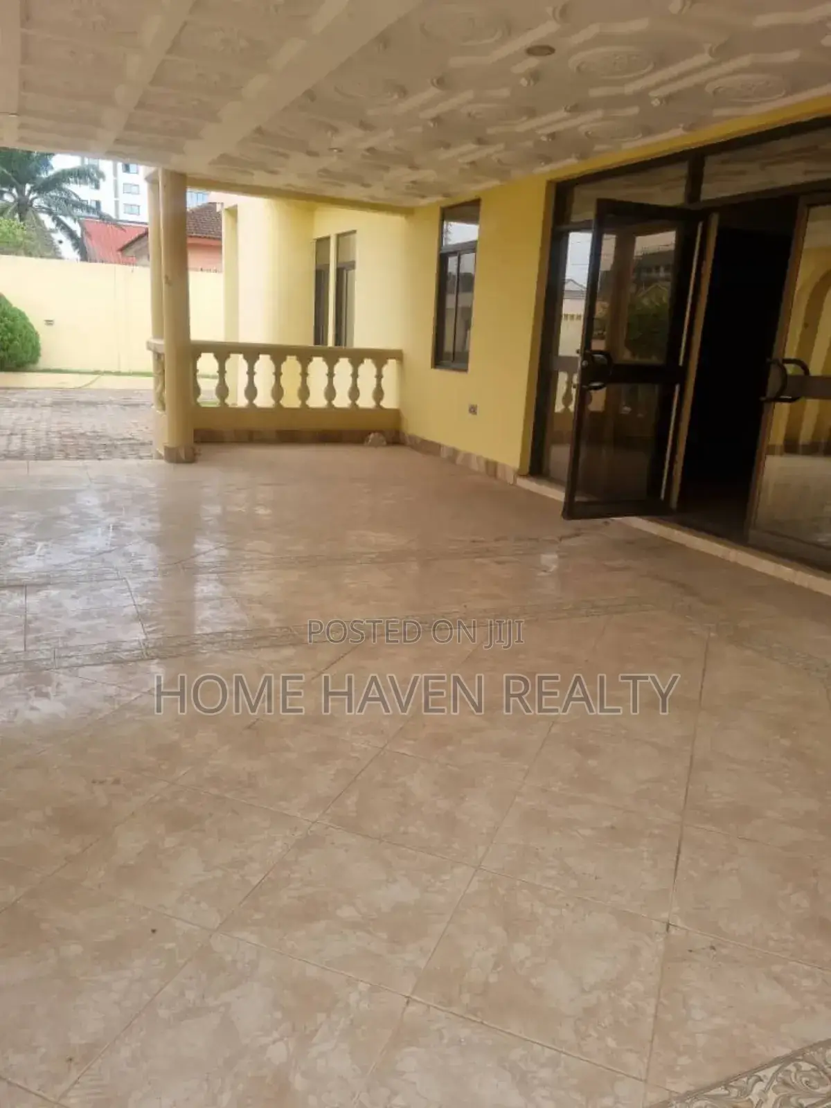 13bdrm House in West, Airport Residential Area for rent in Airport Residential Area
