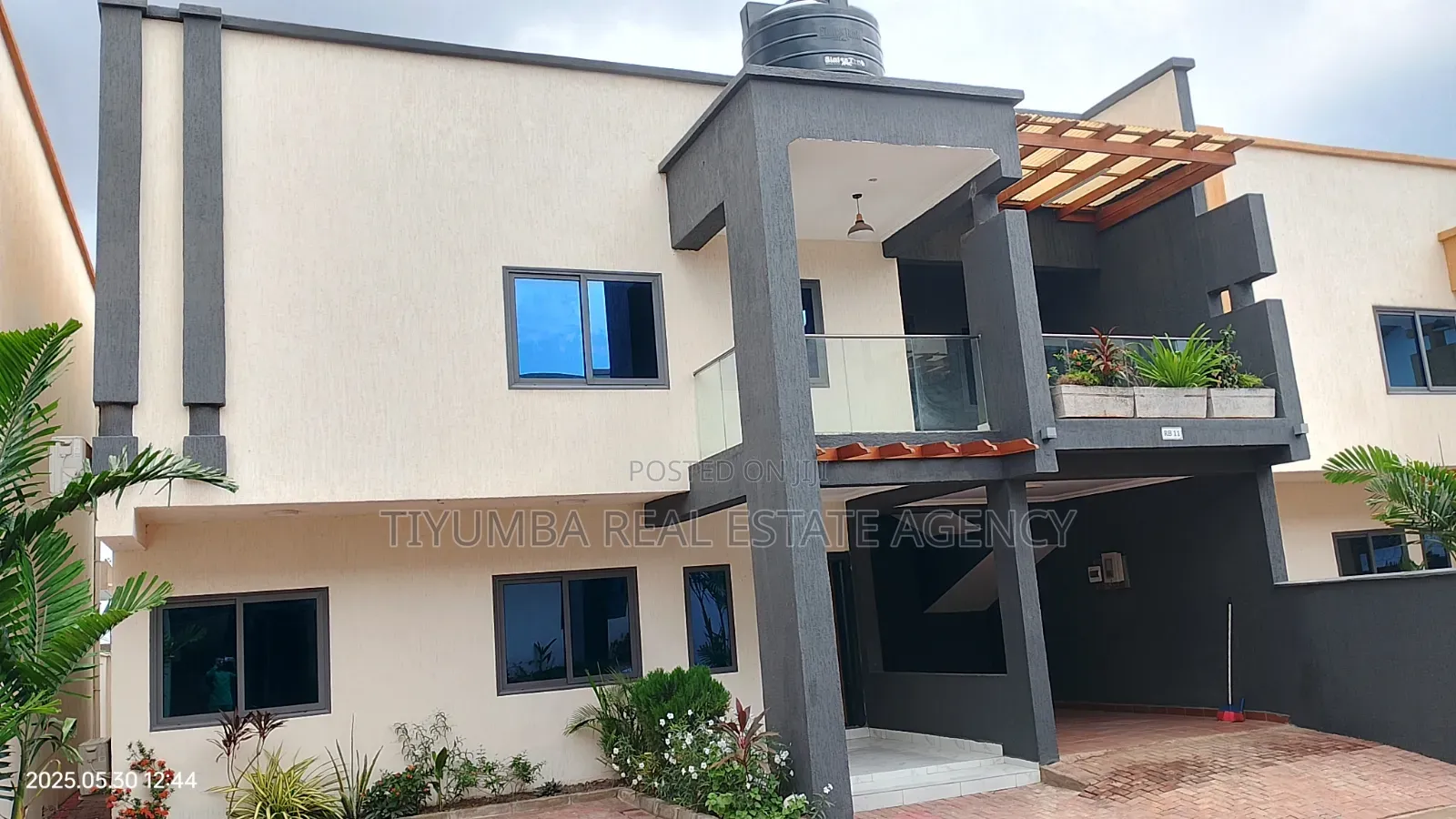4bdrm Apartment in Tiyumba Real Estate, Achimota for rent in Achimota