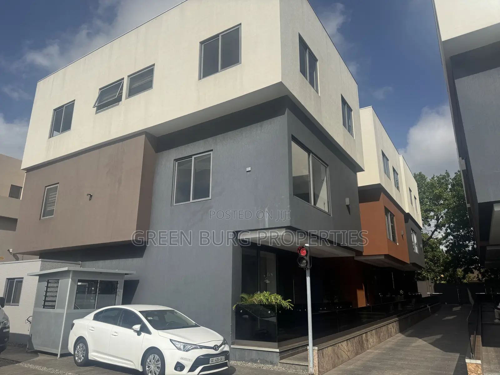 Furnished 5bdrm Townhouse / Terrace in Green, East Legon for rent in East Legon