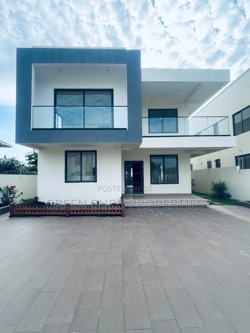 4bdrm House in Green, East Legon for sale in East Legon